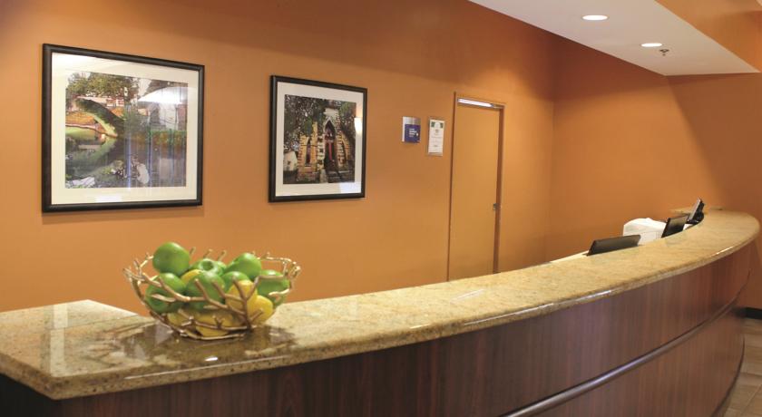 La Quinta Inn & Suites by Wyndham San Antonio Medical Ctr NW